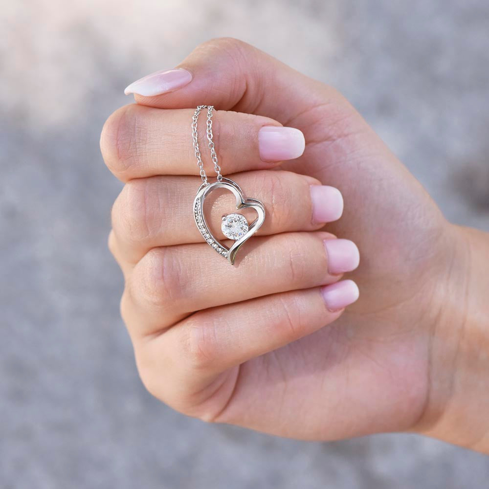 Heart Pendant Necklace – Elegant Design with Sparkling Zirconia & Adjustable Chain
