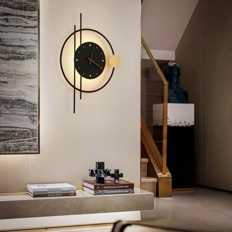 Chronos – Vægur med LED-belysning og Moderne Design