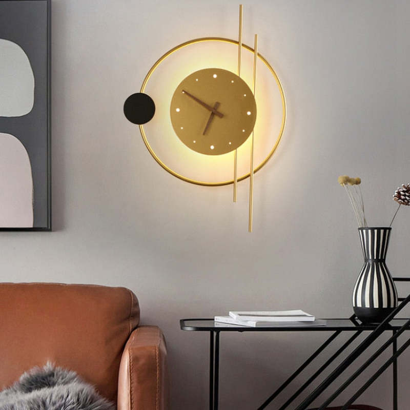 Chronos – Vægur med LED-belysning og Moderne Design