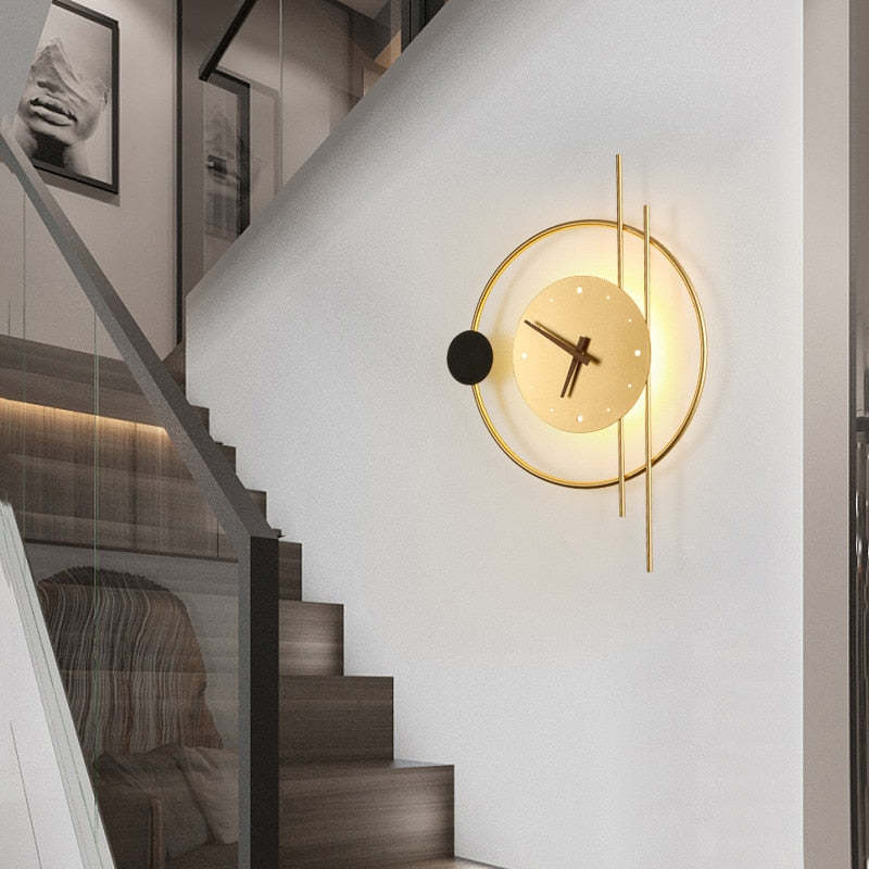 Chronos – Vægur med LED-belysning og Moderne Design