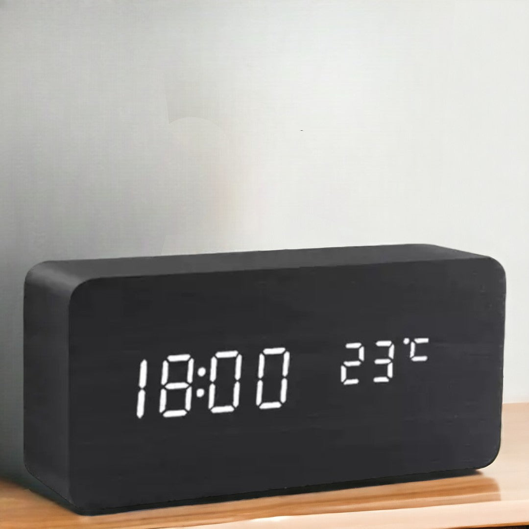 WoodGlow – Træ-vækkeur med LED-display og Semmestyring