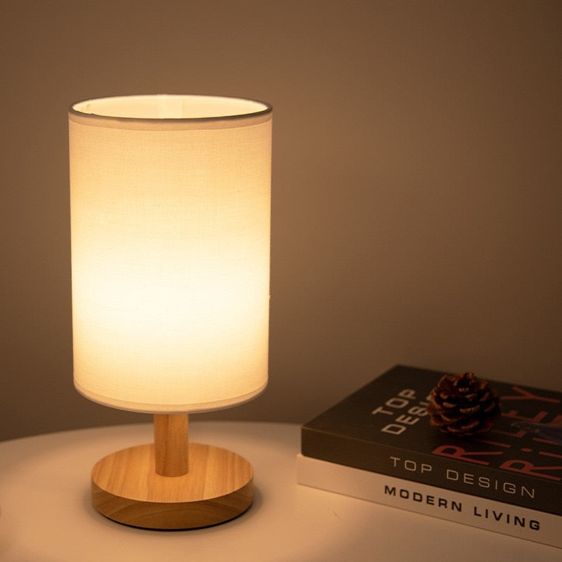 NordicGlow – LED Bordlampe i Massivt Træ med Varmt Stemningslys