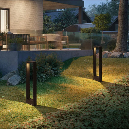 Outdoor Garden Lamp – Weather-Resistant Design with Warm Ambient Solar Lighting