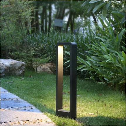 Outdoor Garden Lamp – Weather-Resistant Design with Warm Ambient Solar Lighting