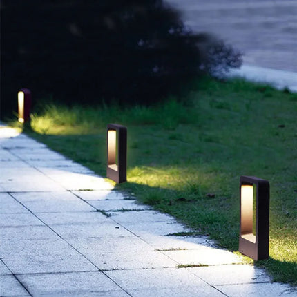 Outdoor Garden Lamp – Weather-Resistant Design with Warm Ambient Solar Lighting